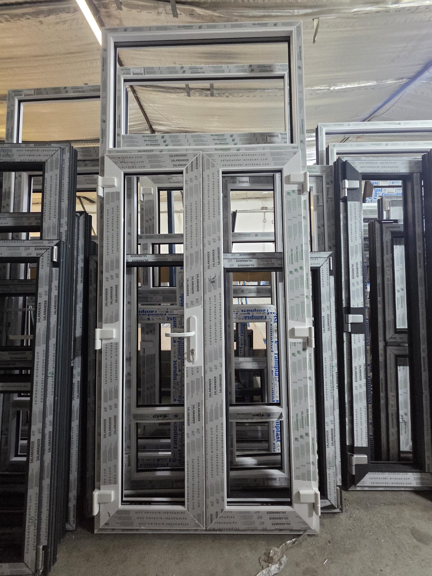 Lucrare ușă glisantă